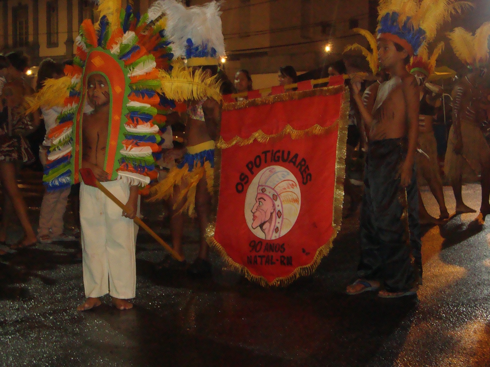 Tribos indígenas e escolas de samba desfilam na sexta (7) e no sábado (8) em Natal 