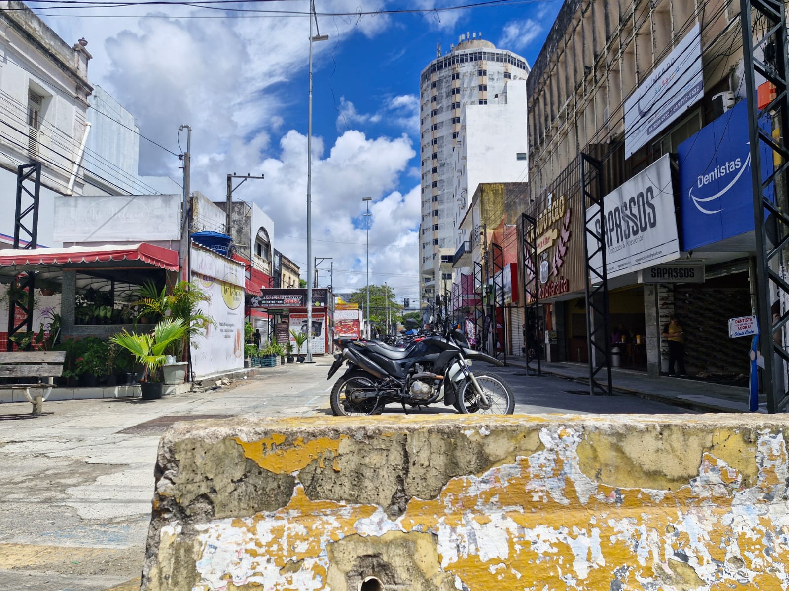 Comerciantes denunciam abandono de obra no centro de Natal