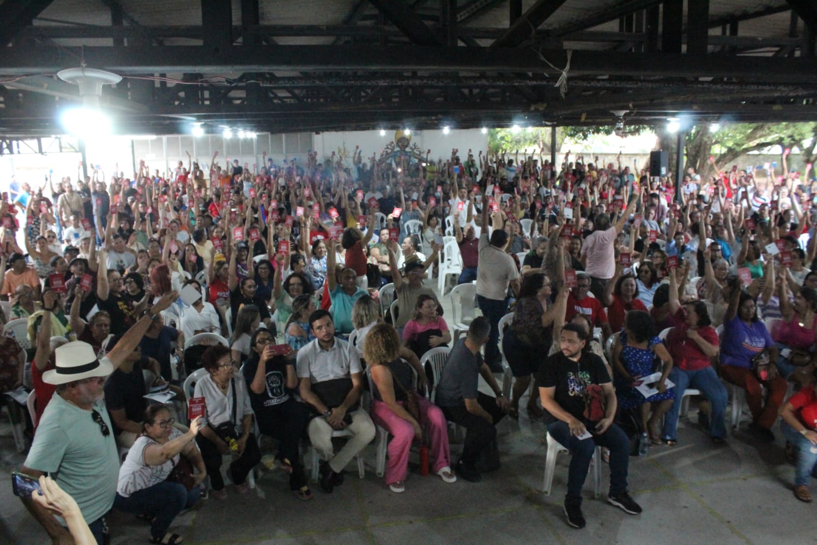 Professores da rede estadual aceitam proposta do governo e encerram greve