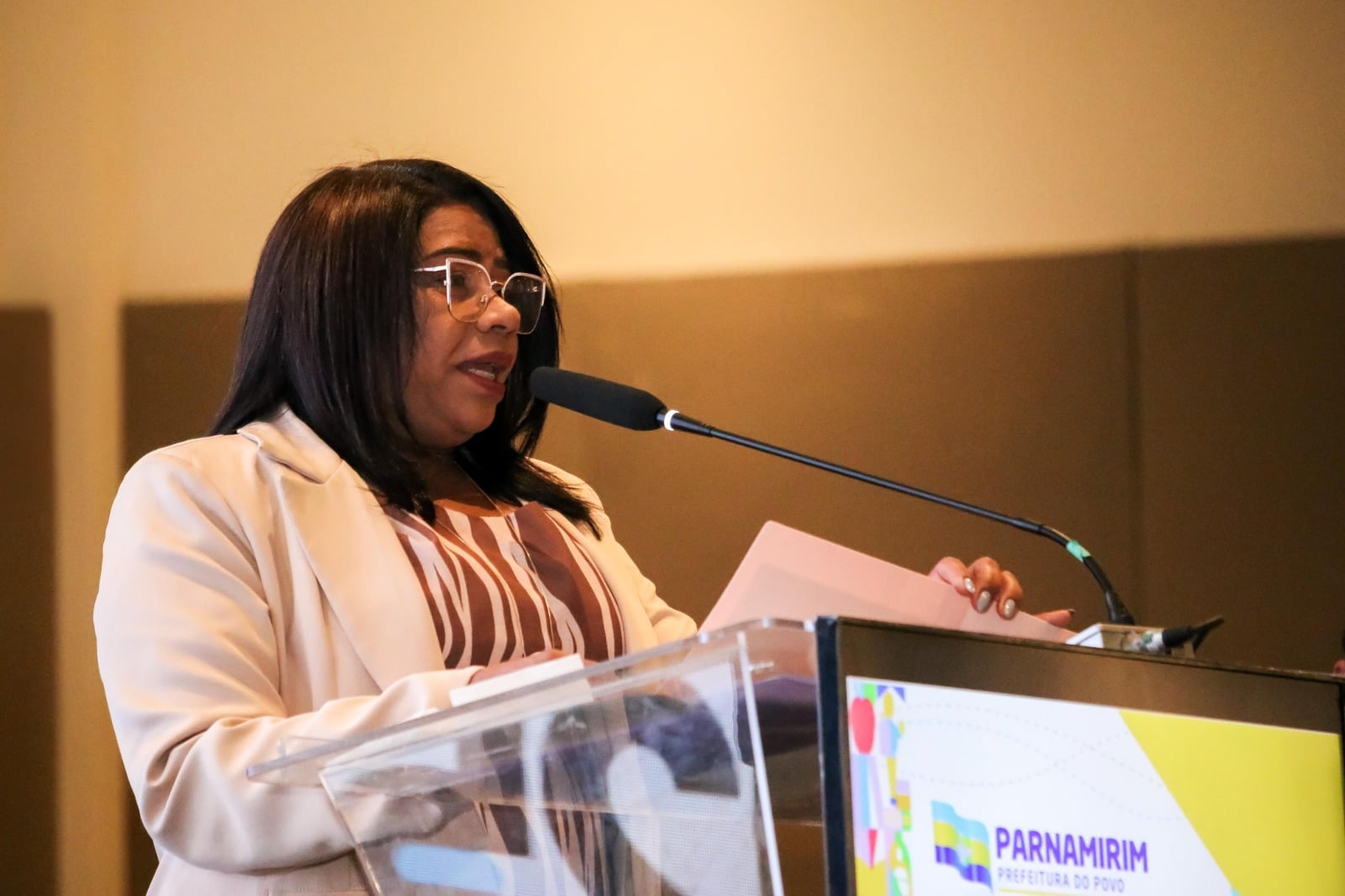 Prefeitura de Parnamirim repudia ameaças e ataques racistas contra prefeita Nilda