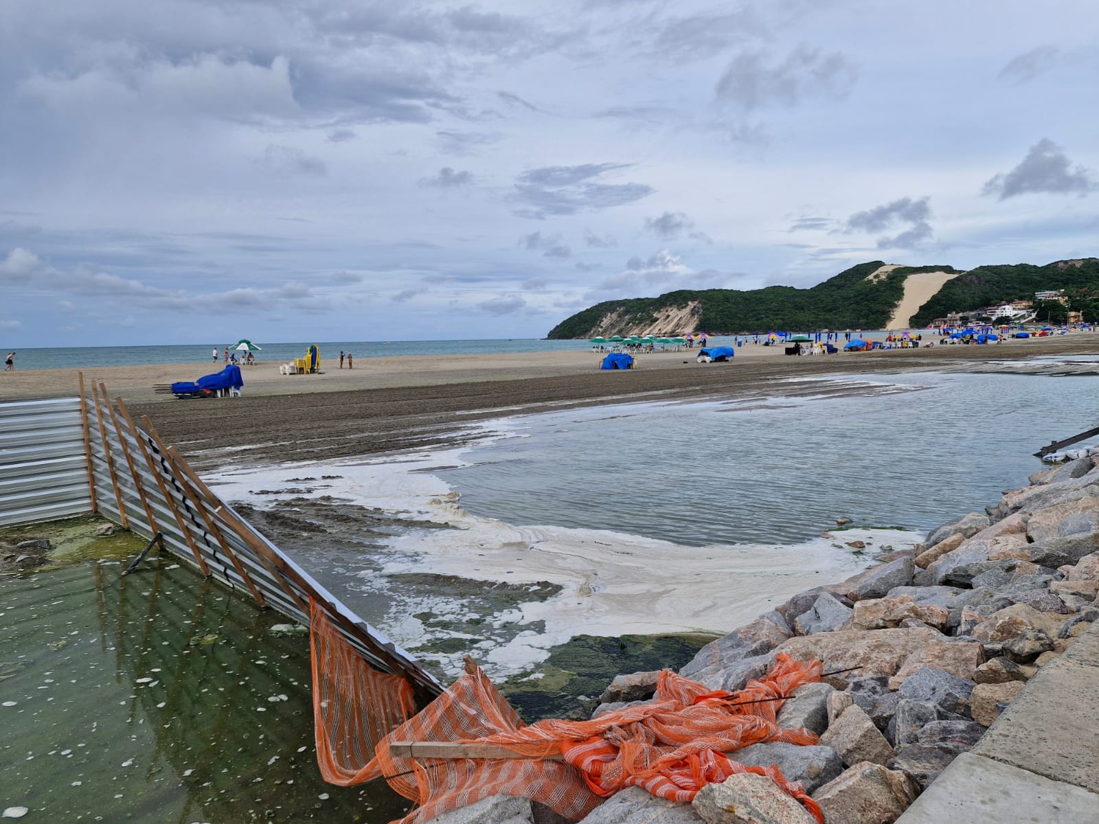 “Gambiarra”, critica especialista sobre drenagem da praia de Ponta Negra
