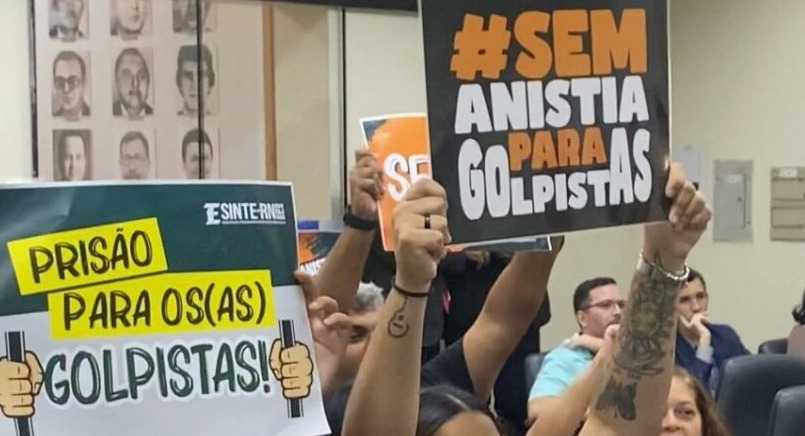 Sob protesto, vereador retira projeto de título de cidadão natalense a Bolsonaro