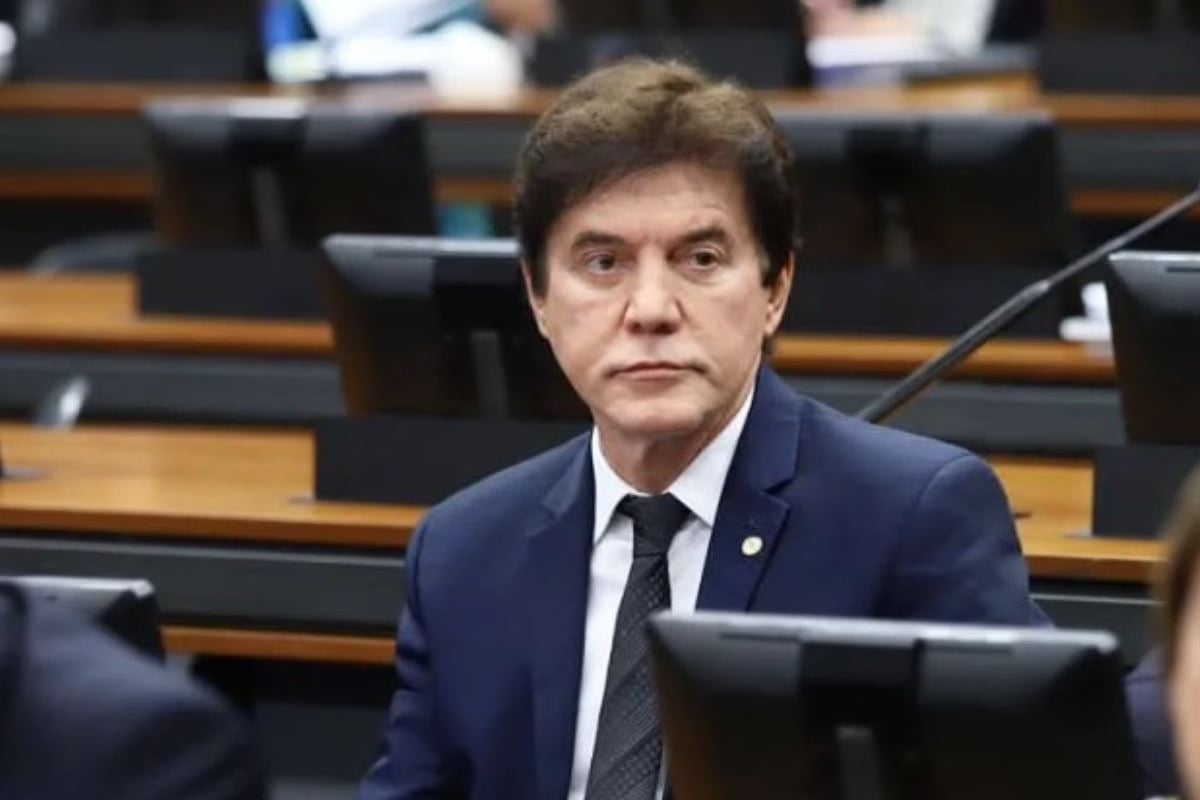 Pressionado, Robinson Faria assina urgência do projeto para anistiar golpistas de 8/1