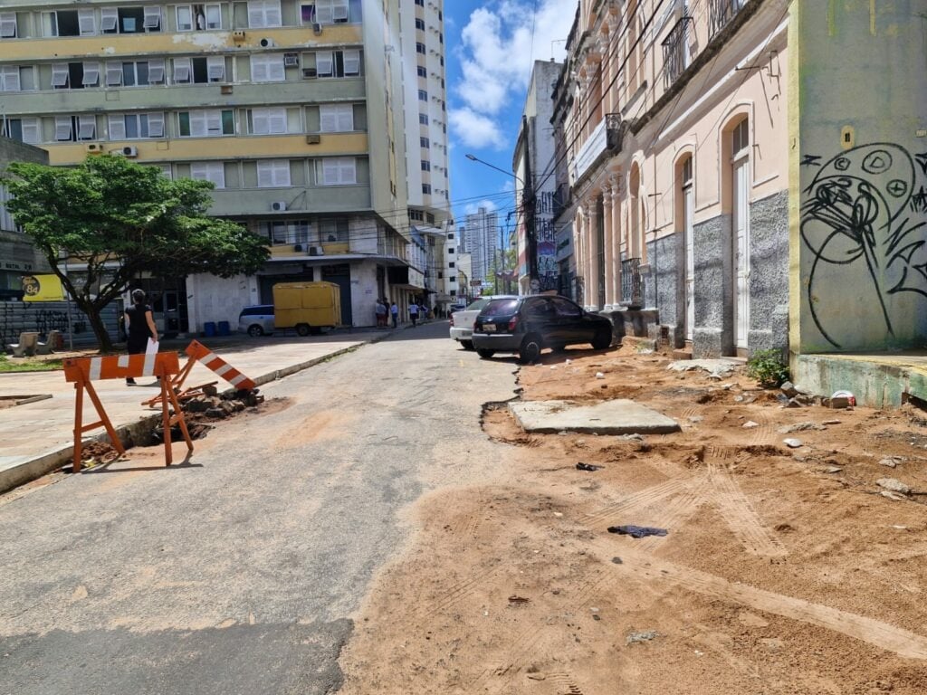 Obra na Cidade Alta completa dois anos com serviços parados