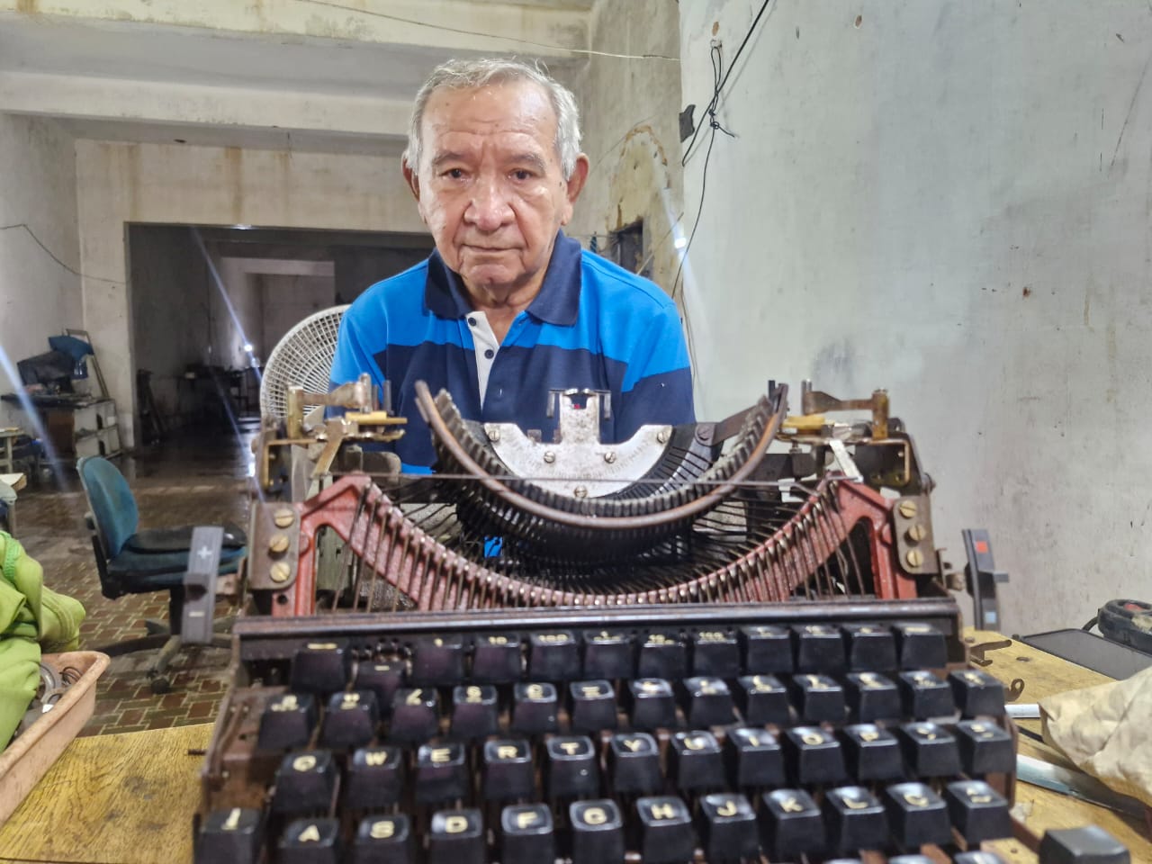 Na Ribeira, as memórias de um consertador de máquinas de escrever