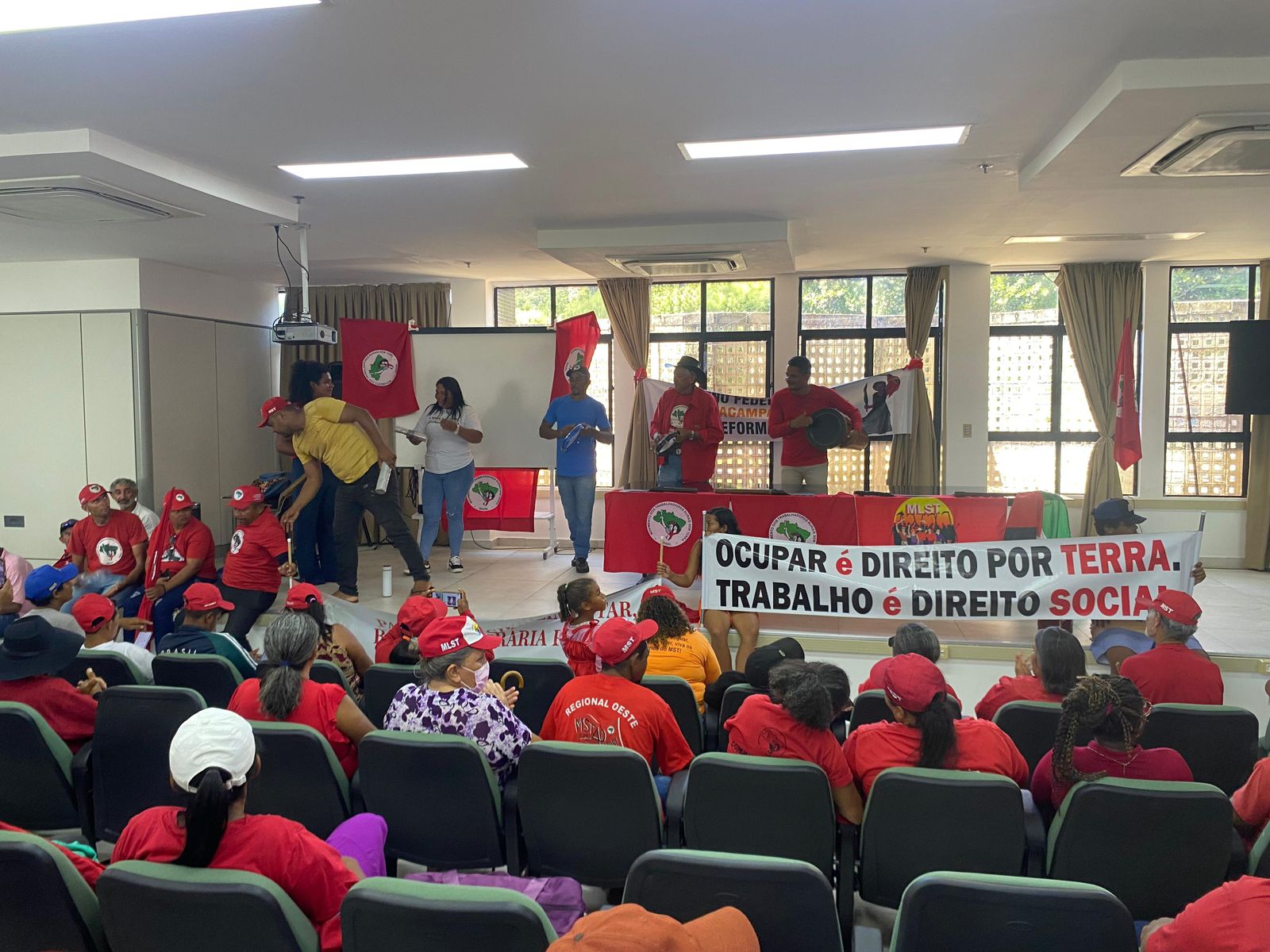 MST ocupa o Incra em Natal por reforma agrária e aguarda reunião com Superintendência