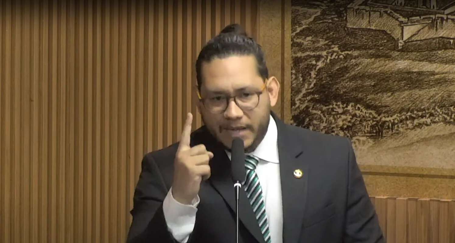 Matheus Faustino reproduz “tática do insulto” como arma política usada pelo MBL