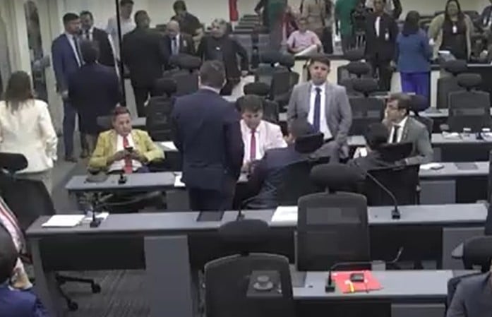 Vereadores da bancada do prefeito combinam “castigo” contra Brisa