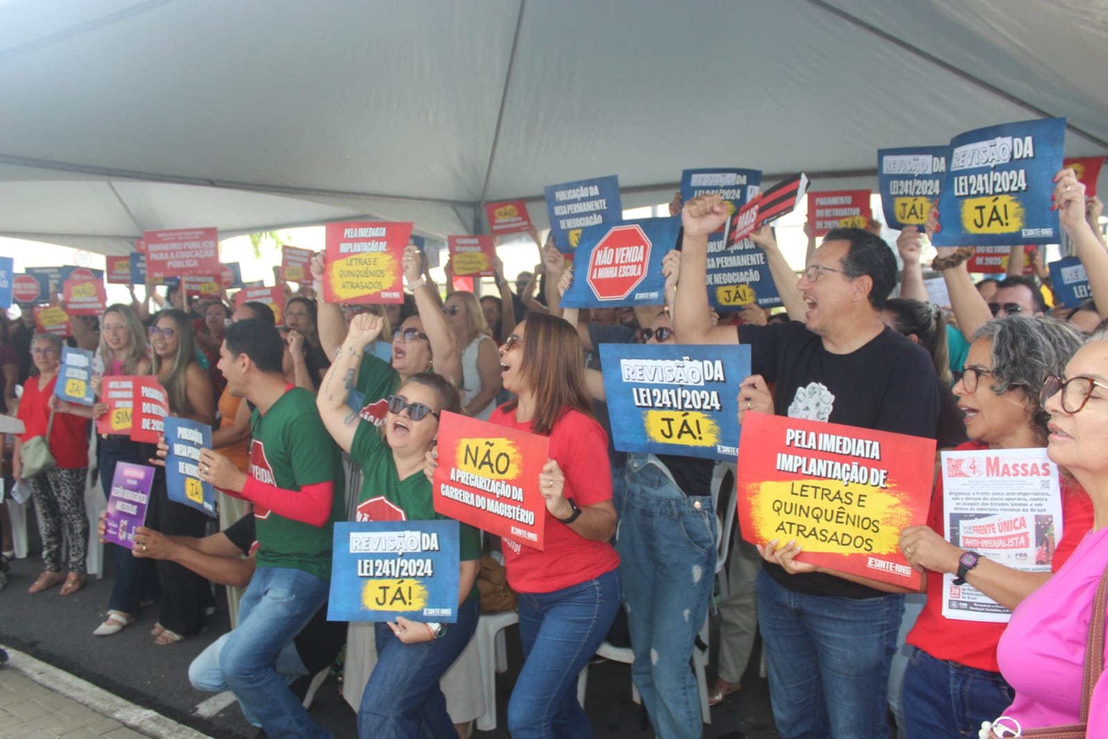 Professores fazem paralisação em protesto contra “descaso da gestão Paulinho Freire”