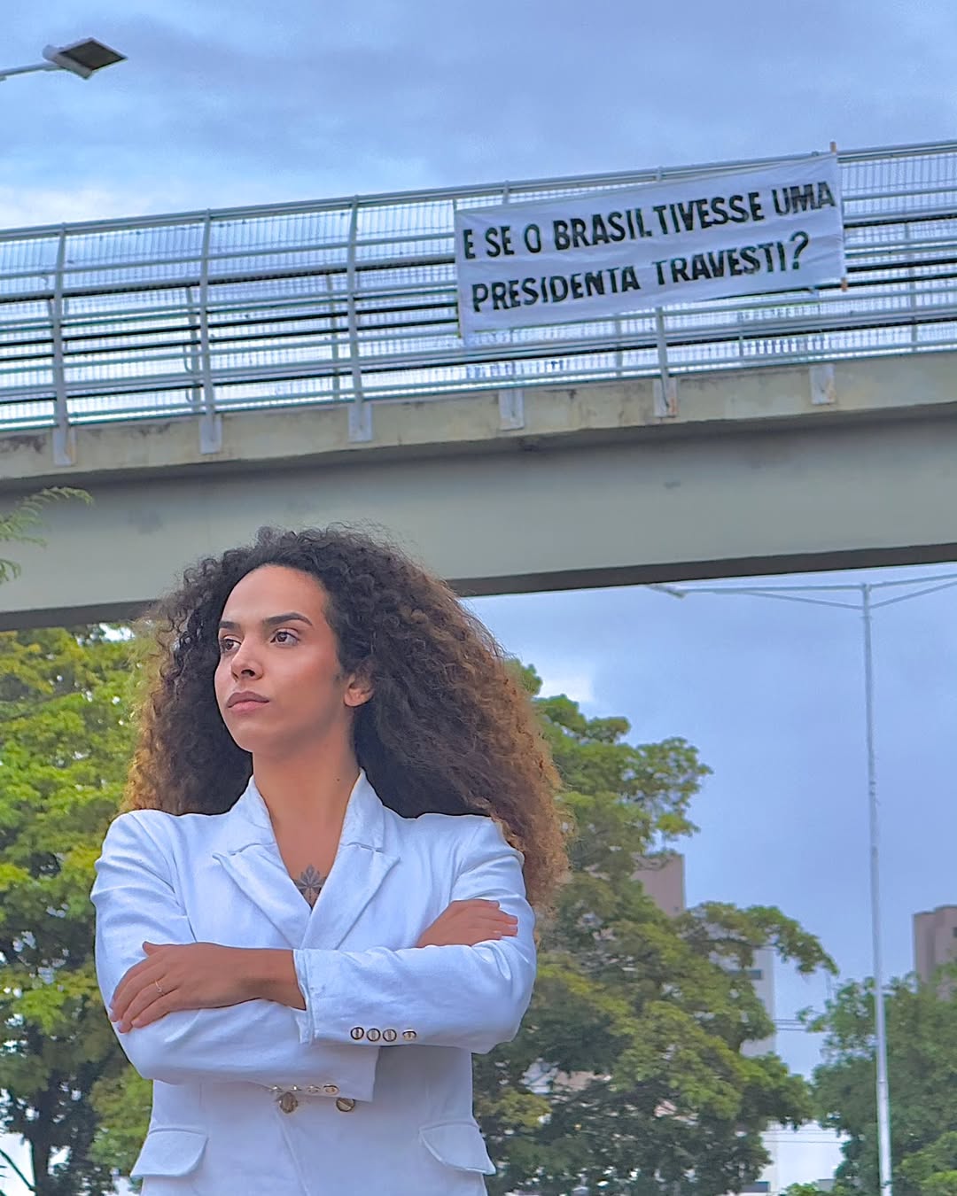 Política travesti ocupa palco com o espetáculo “Acordo de Paz”