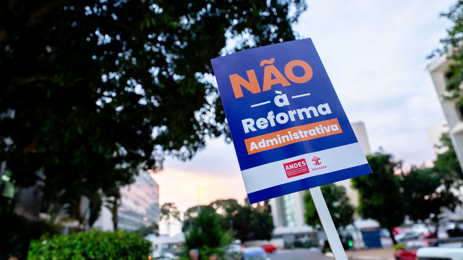 Reforma Administrativa ameaça direitos dos servidores e serviços para a população