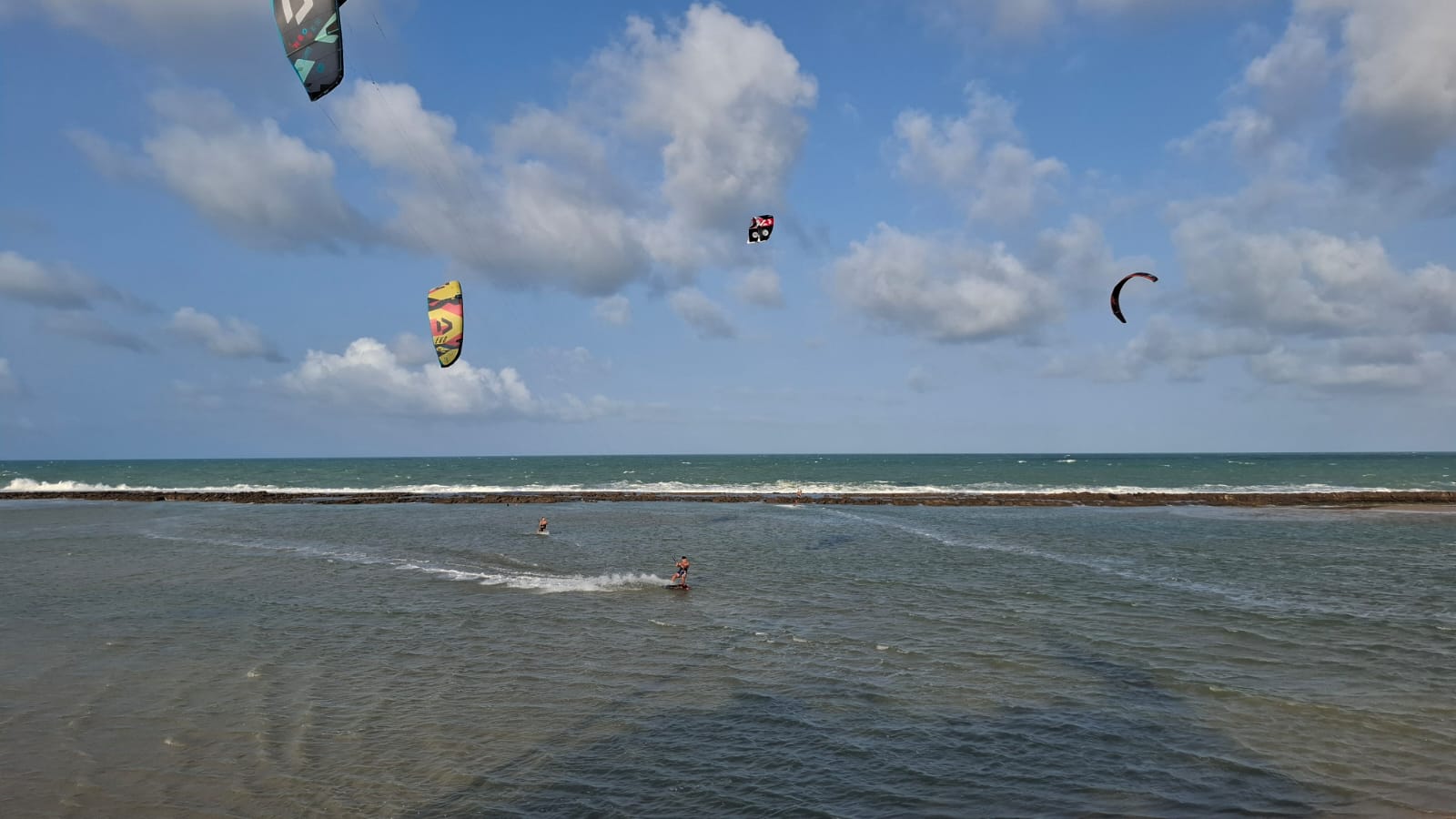 Marinha proíbe kitesurf em área onde ocorreu acidente com Rafael Motta