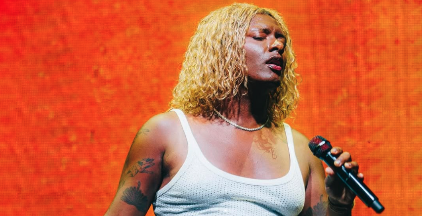 Em Natal, Liniker fala sobre negritude, afeto e a força do Nordeste em sua música