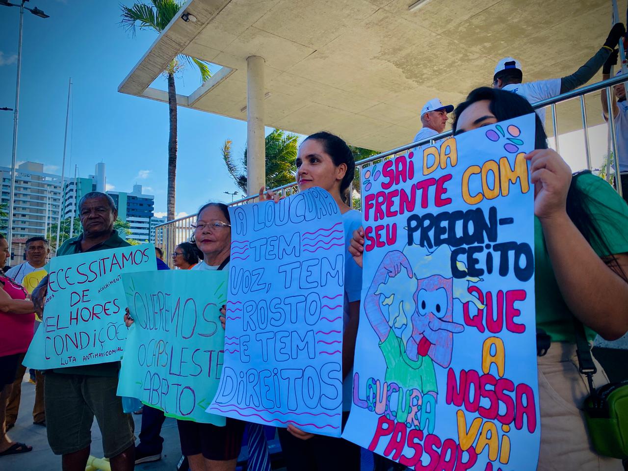 “Nossa loucura quer passar”: Protesto em Natal pede resgate da rede psicossocial