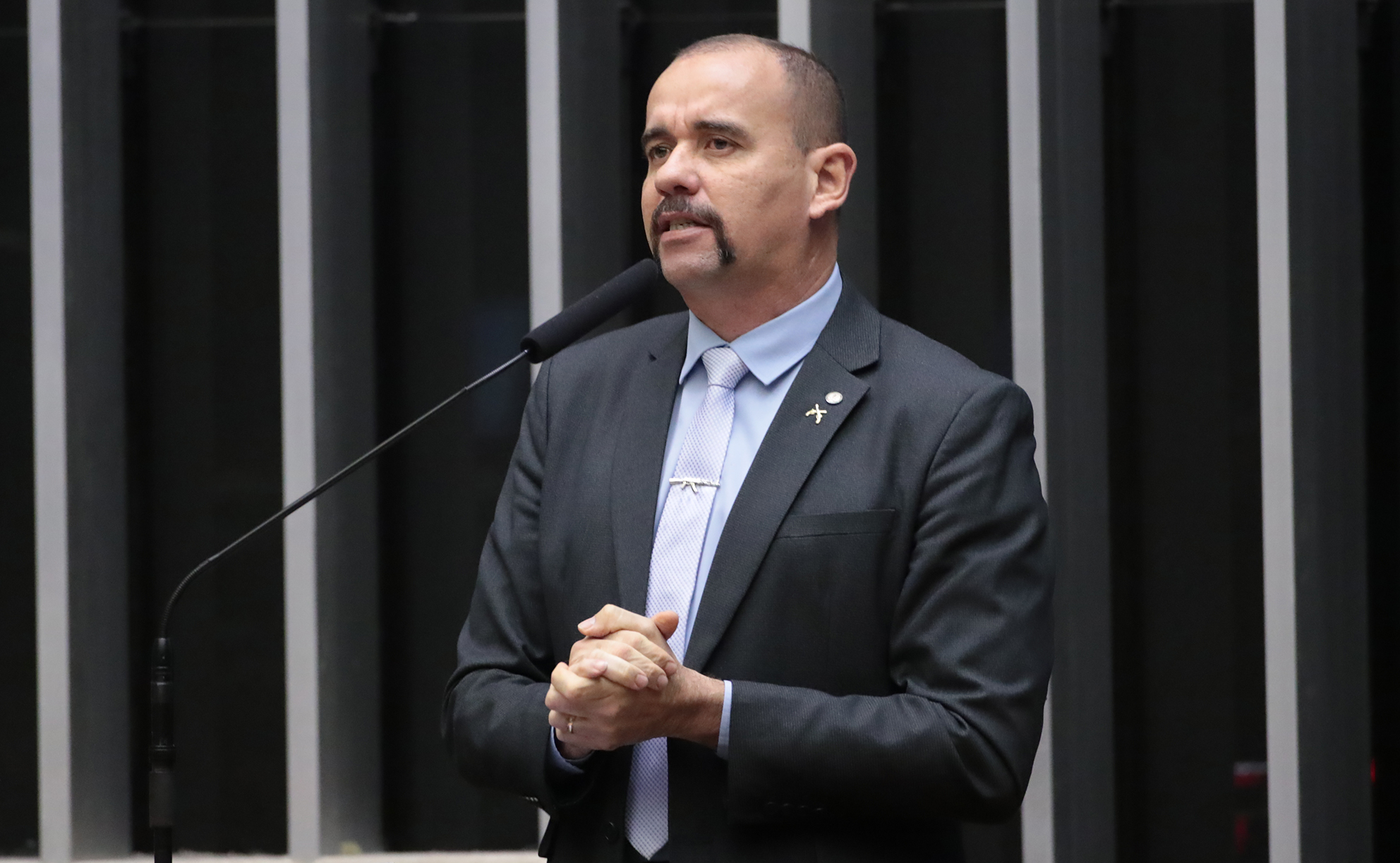 Sargento Gonçalves comemora operação no RJ e é rebatido por deputado