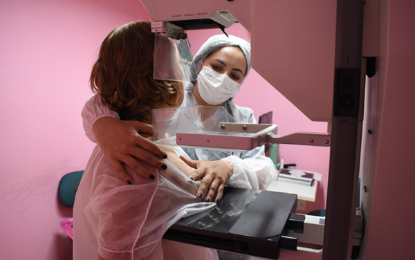 Outubro Rosa: ações gratuitas de prevenção ao câncer de mama no RN