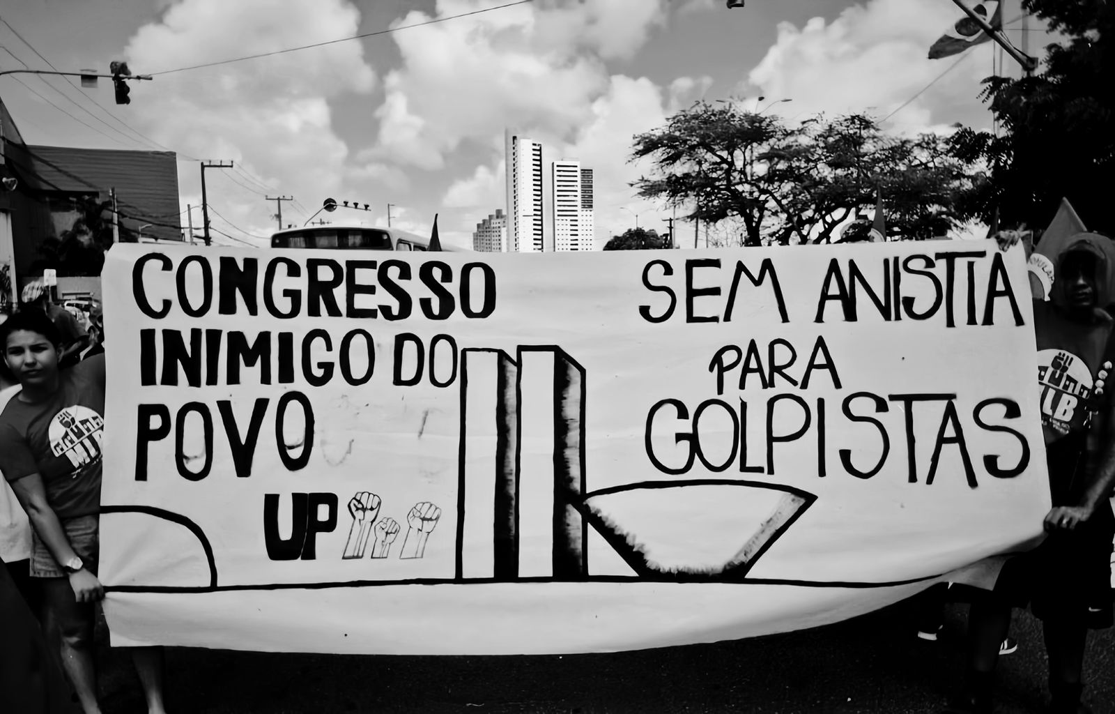 Brasil vai às ruas contra a anistia e denuncia Congresso aliado da impunidade