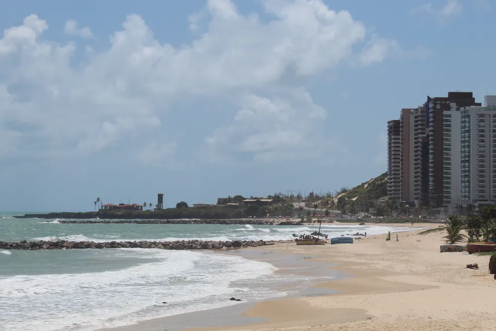 Praia de Areia Preta vai ter virada de ano com água imprópria para banho