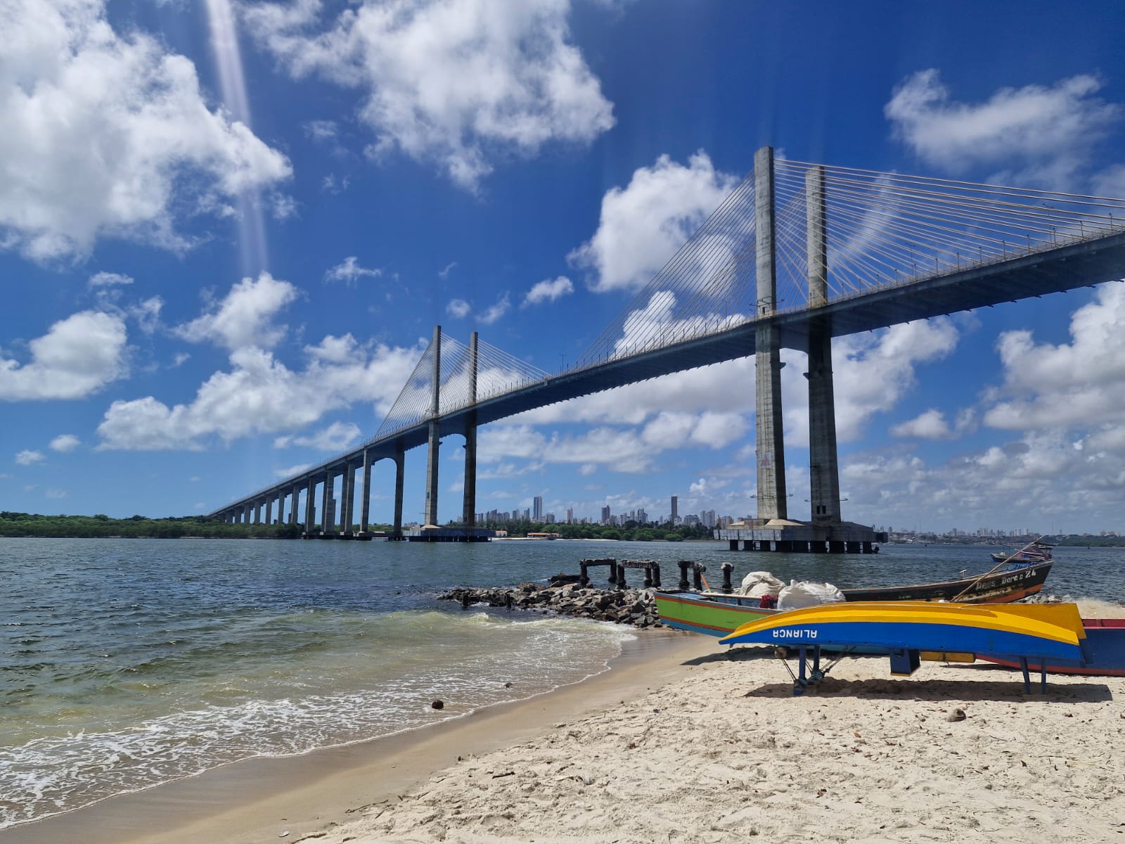 Banho de mar noturno na Redinha é destaque na Folha de SP