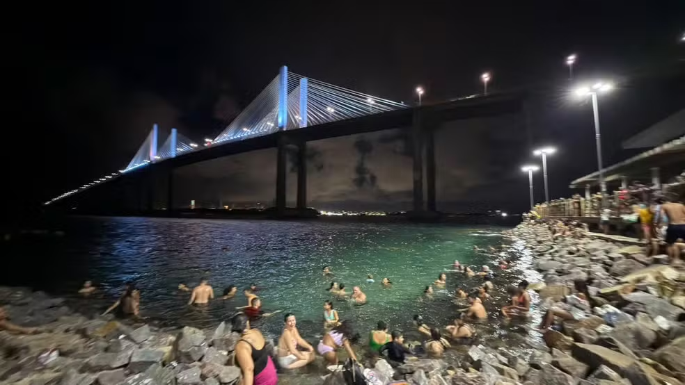 Bombeiros cortam a lombra do povo e Fátima se desgasta