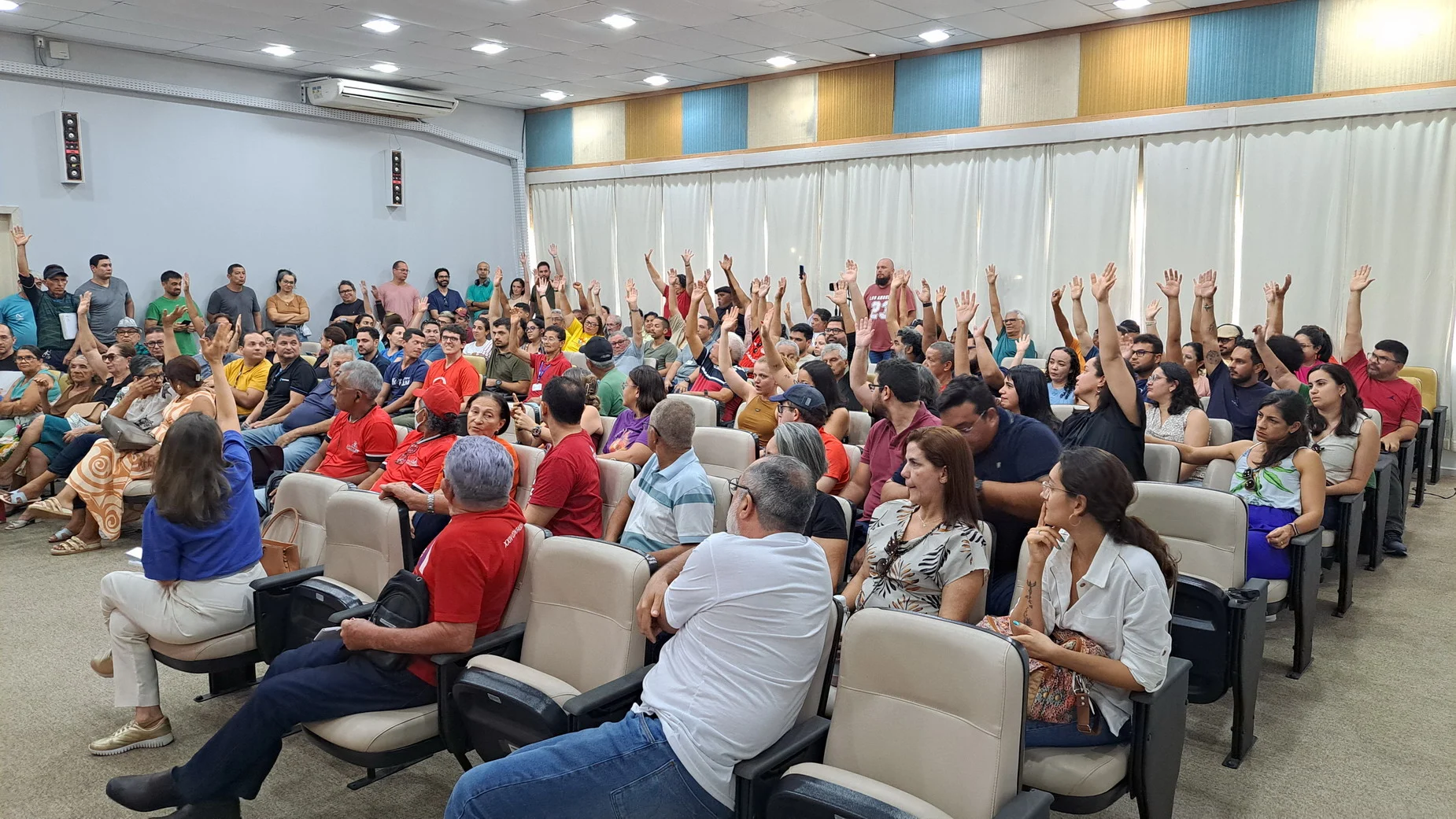 Servidores da UFRN aprovam greve para 23 de fevereiro