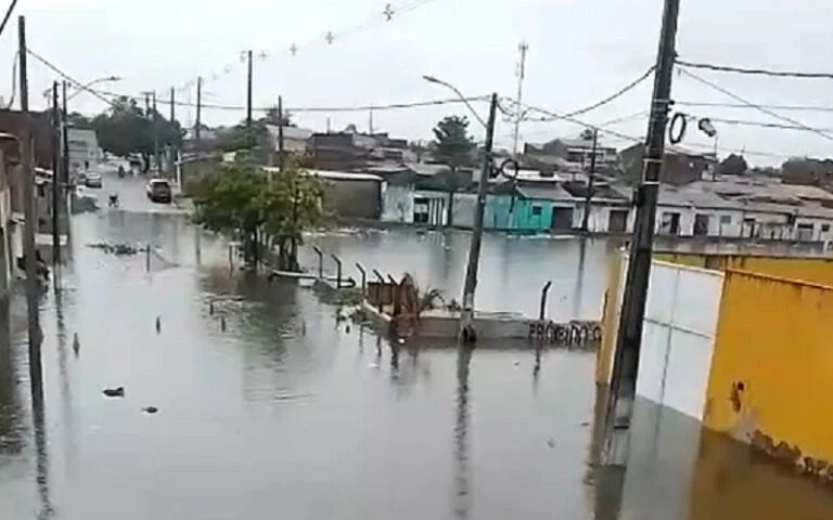 “A culpa é da Prefeitura”, reconhece prefeito de Natal sobre alagamentos na Zona Norte