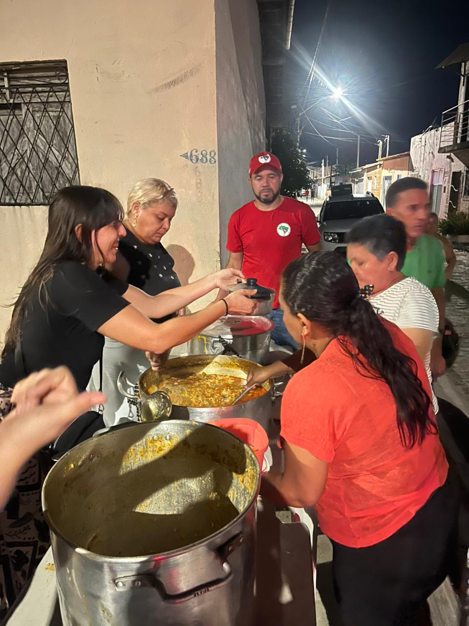 MST doa 1,5 tonelada de alimentos a atingidos por alagamentos em Natal