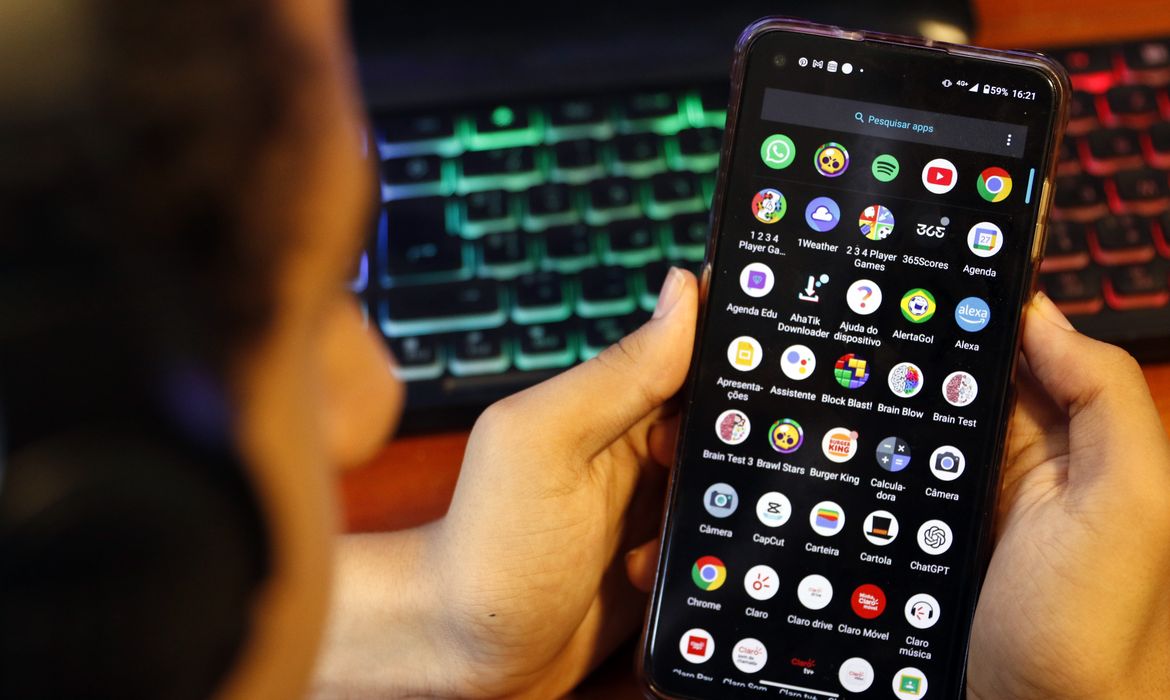 Ativismo digital e a importância (e a necessidade) de regulação das plataformas digitais