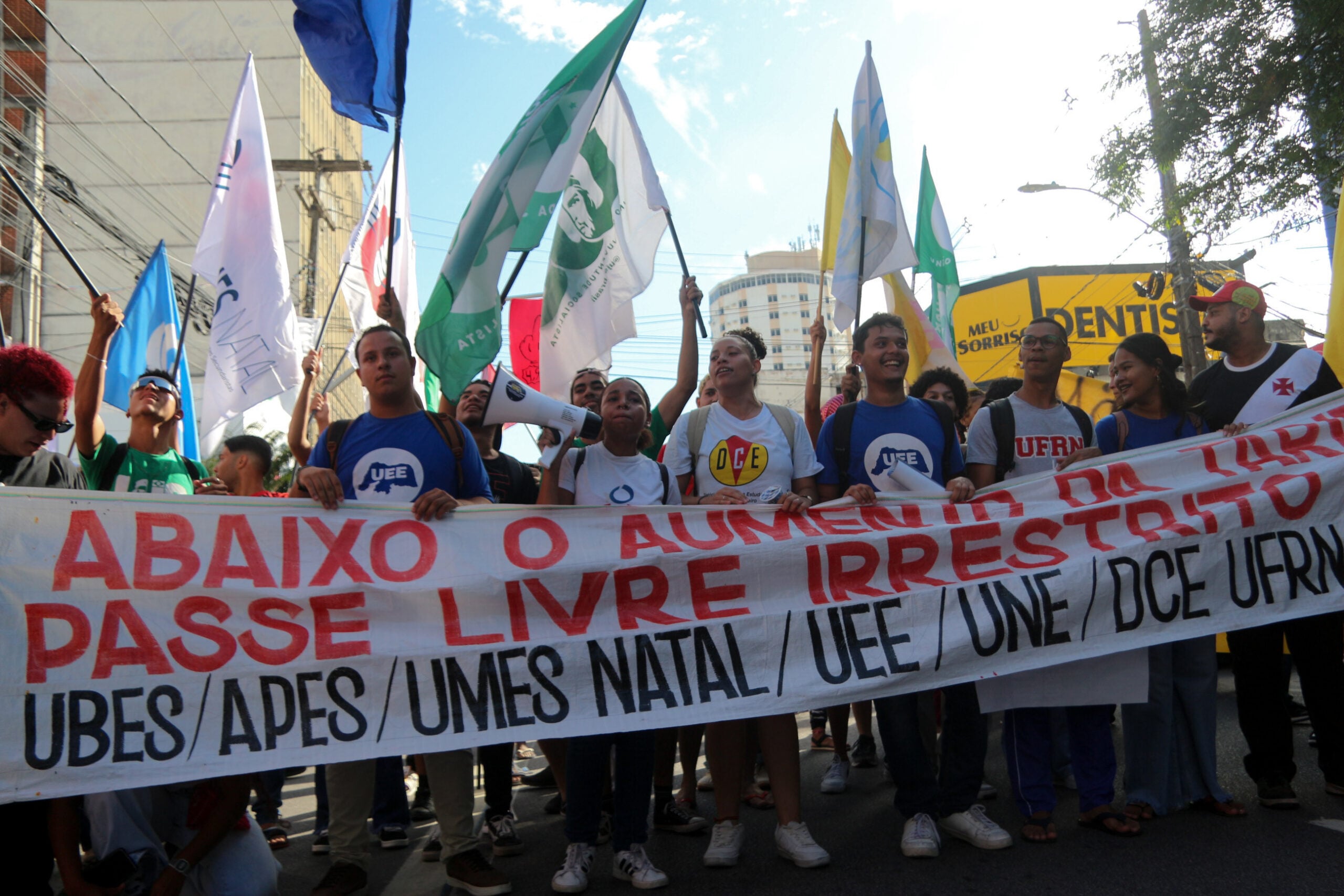 Estudantes protestam contra aumento da passagem em Natal nesta terça (31)