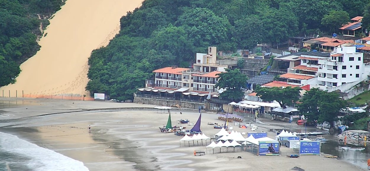 Dois pontos de Ponta Negra concentram água imprópria para banho em 2026