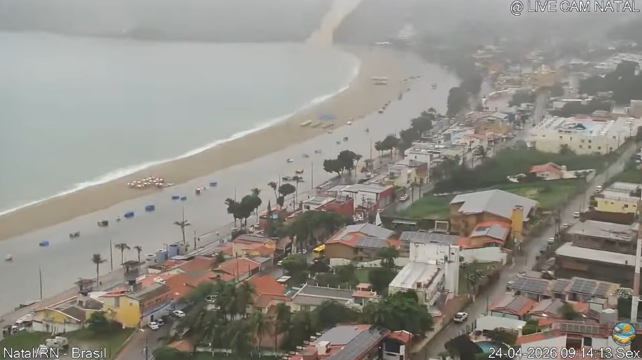 Área da engorda de Ponta Negra volta a alagar em manhã de fortes chuvas