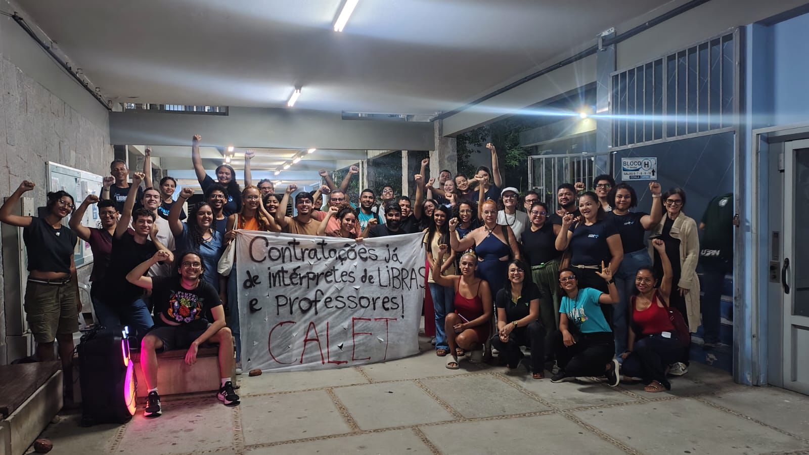 Estudantes da UFRN pedem mais intérpretes de Libras e professores