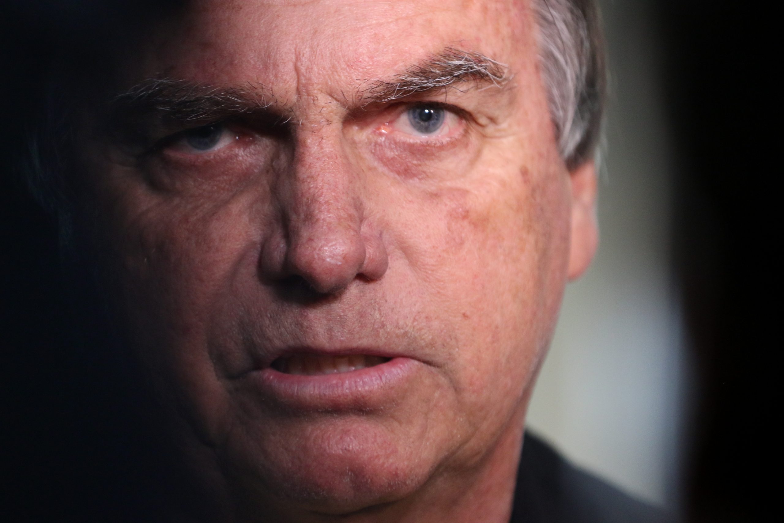 A estratégia da mentira na política contemporânea