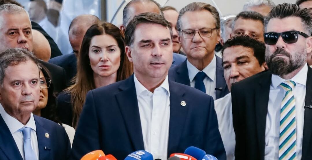 Bolsonaristas do RN silenciam sobre encontro de Flávio Bolsonaro e Vorcaro