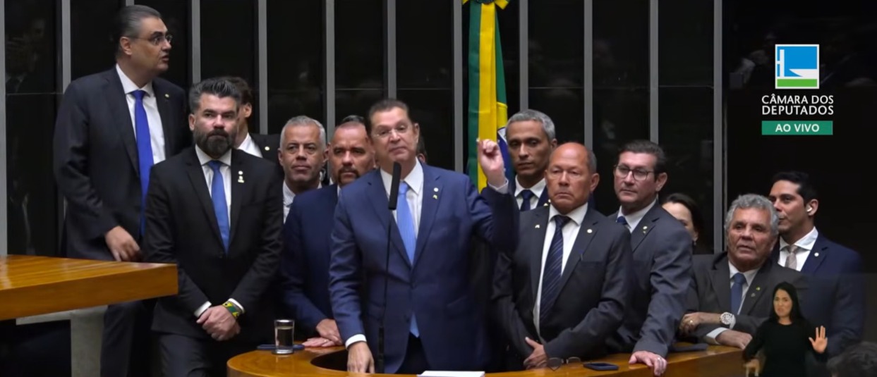 Escala 6x1: PL tenta manobra, mas Girão e Gonçalves apoiaram emenda das 52h