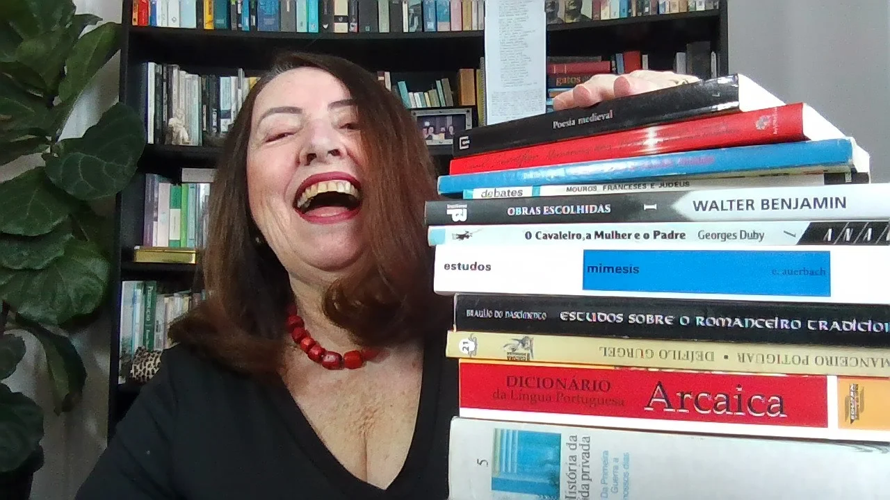 Clotilde Tavares lança “Instruções para sair à luz do dia” com noite de autógrafos no TAM