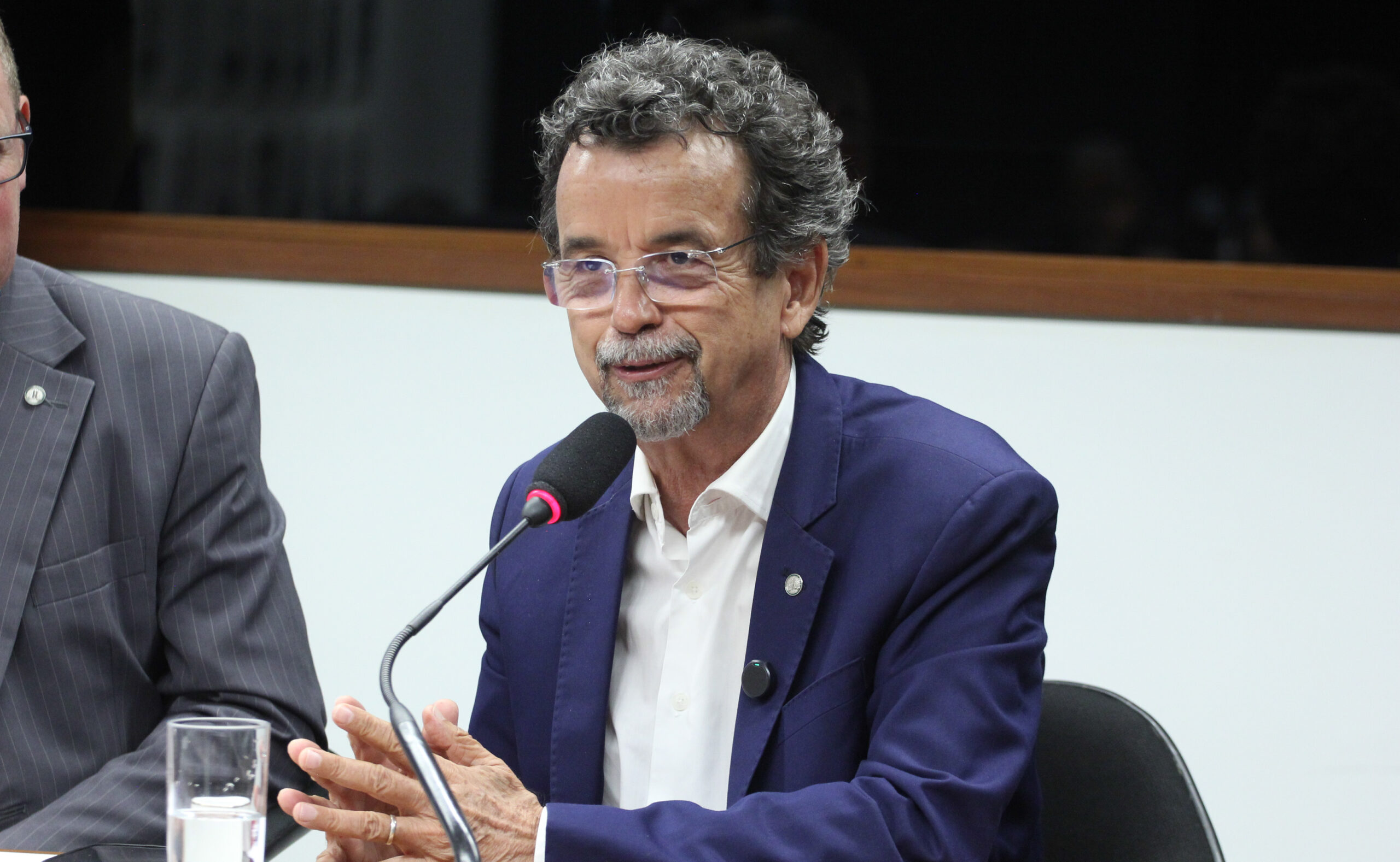 Mineiro diz que redução da jornada será aprovada com pressão da sociedade