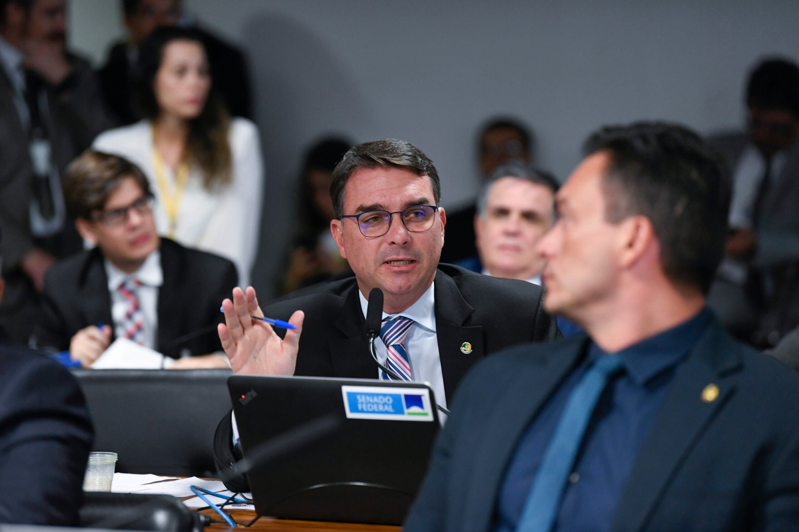Styvenson se diz ‘retraído’ com Flávio Bolsonaro após caso Master