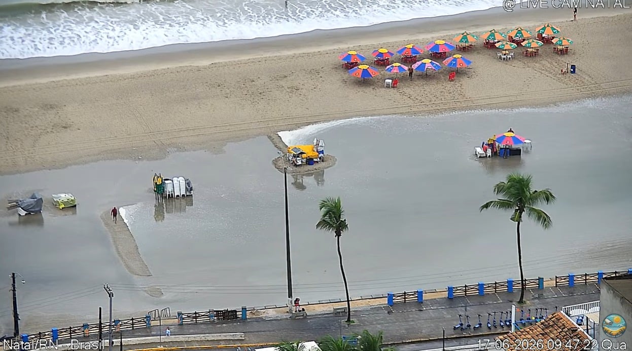 Engorda de Ponta Negra volta a ficar alagada após chuva