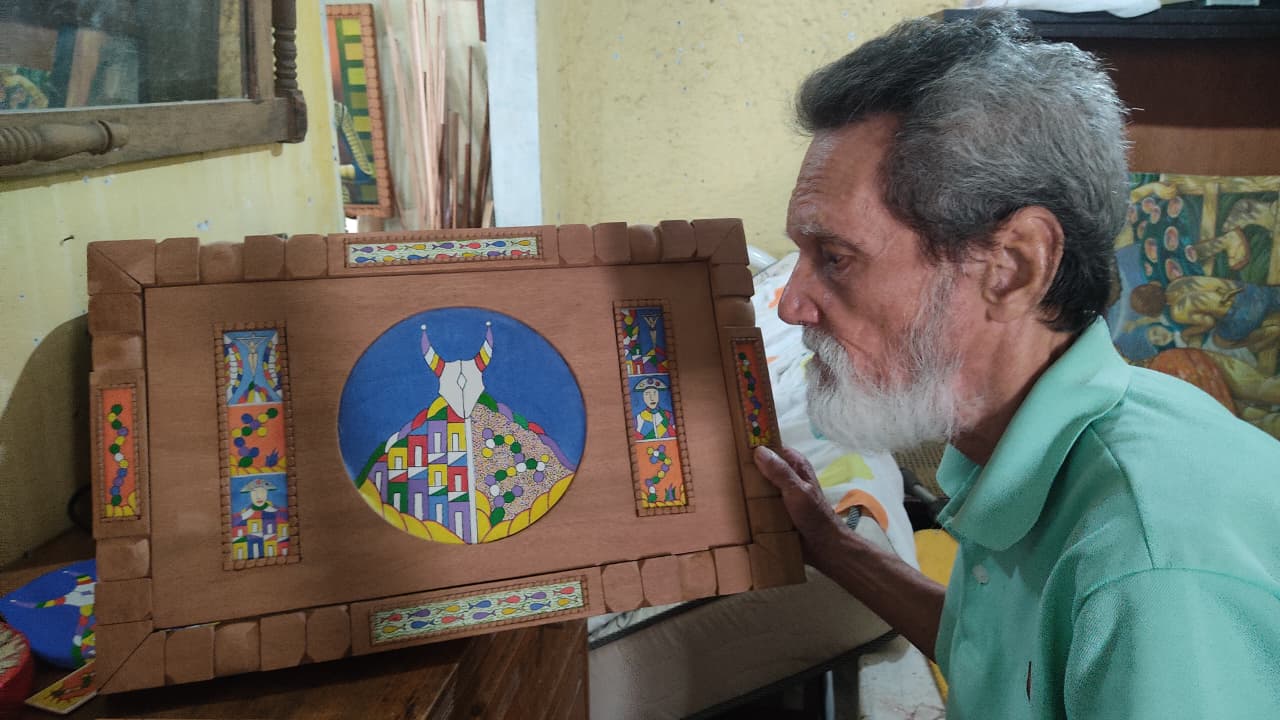 Jotó faz da moldura uma obra de arte no Centro de Natal