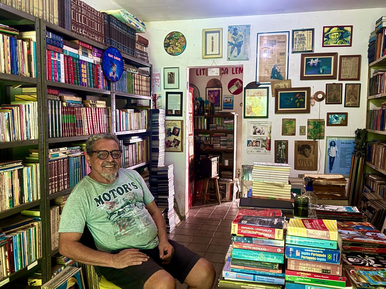No fim do corredor, um sebo guarda histórias e memórias em Parnamirim