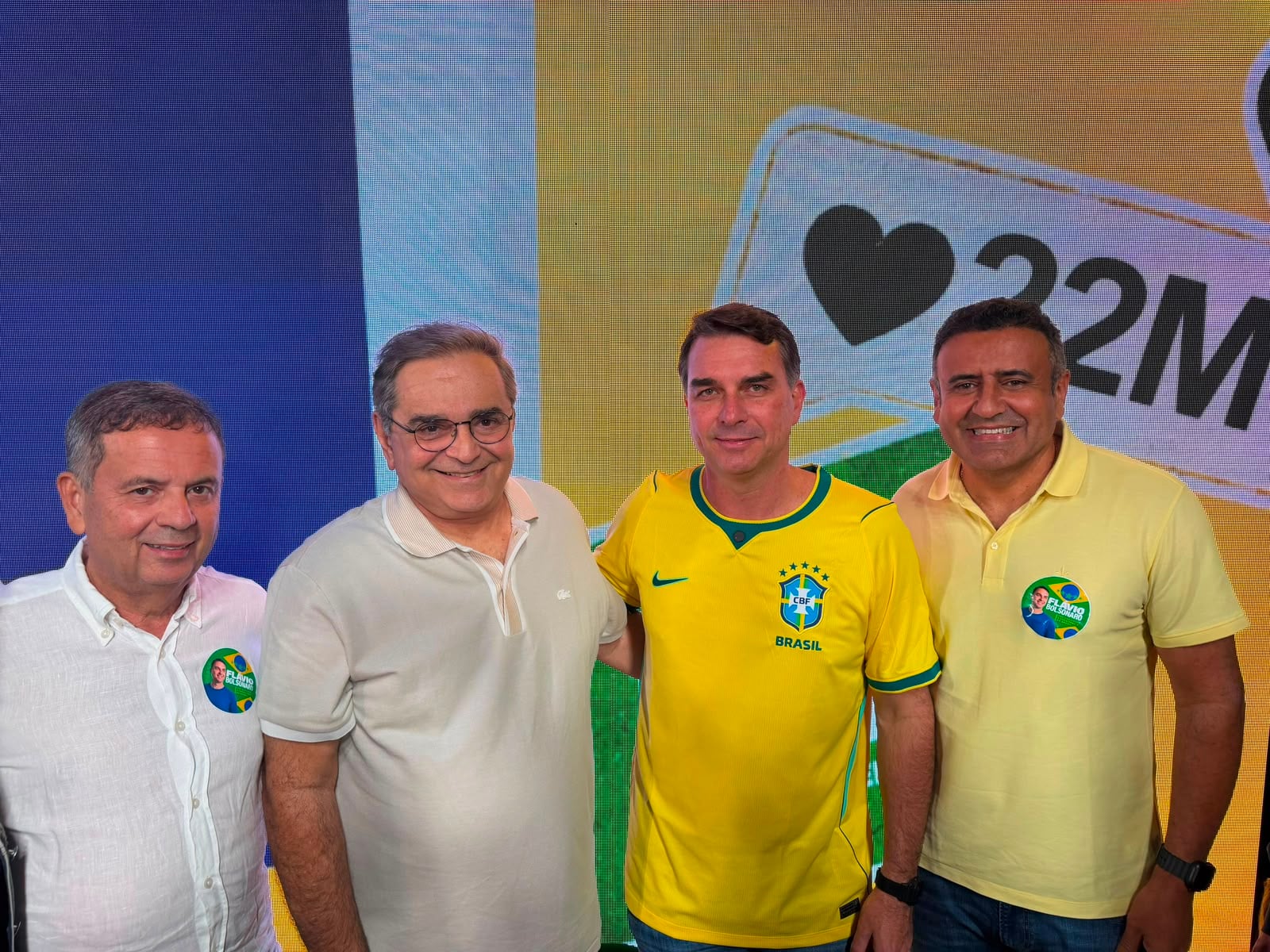 Álvaro intensifica agenda com extrema-direita na corrida ao governo