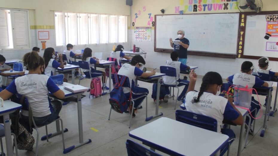 Paulinho Freire veta projeto anti-fake news nas escolas de Natal